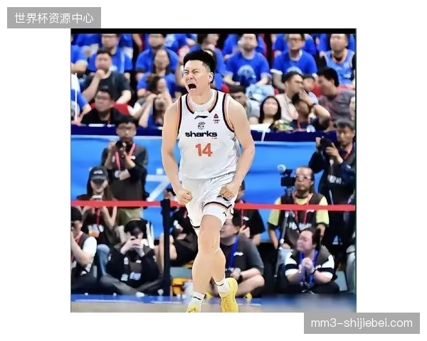 李弘权与洛夫顿联手导演第三节攻击波，助上海队时隔24年重返CBA总决赛
